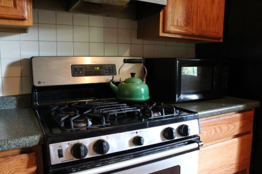 Oven full? Put a baking sheet on the stove top and turn it on. : r/lifehacks