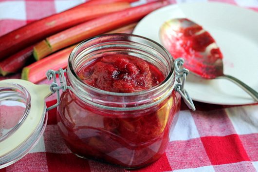 rhubarb sauce in jar picassa
