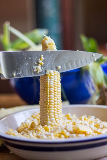corn souffle remove kernels with knife 8-27-16