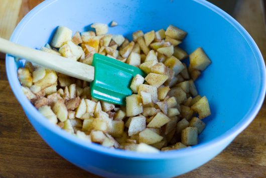 apples-crepes-toss-apples-in-sugar-mix-10-06-16