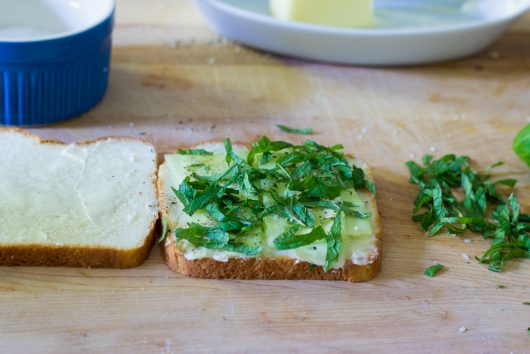 cucumber and mint sandwich: scatter the chopped mint of the cucumber